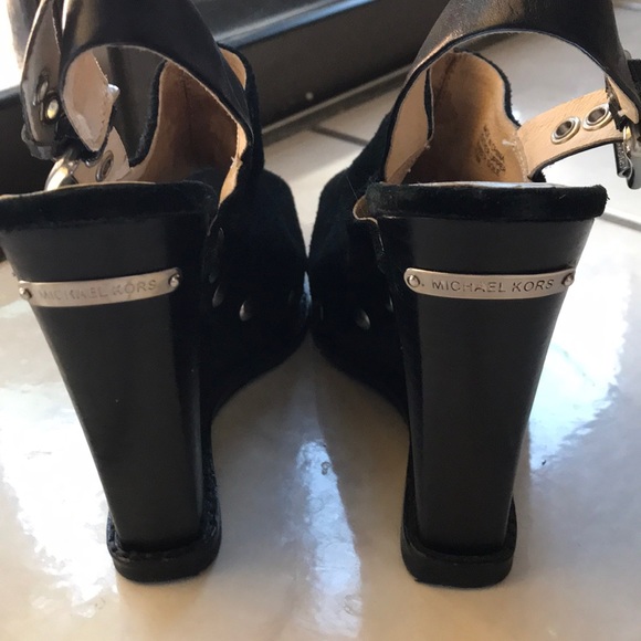 COPY - Michael Kors black suede platform 5.5 - Picture 3 of 7